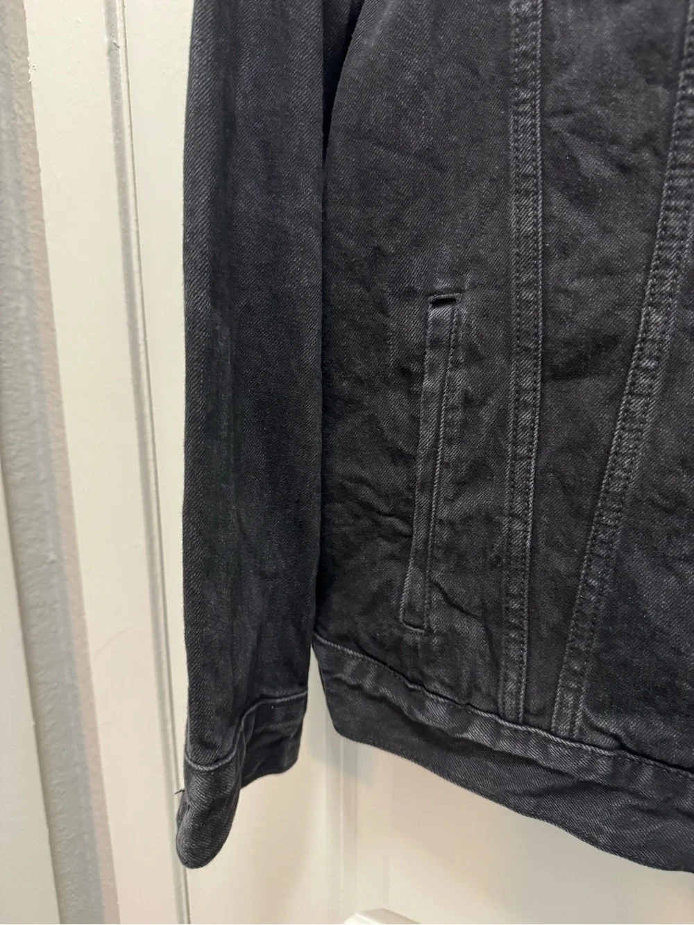 Levi’s Trucker Denim Black Jacket - Picture 6 of 11